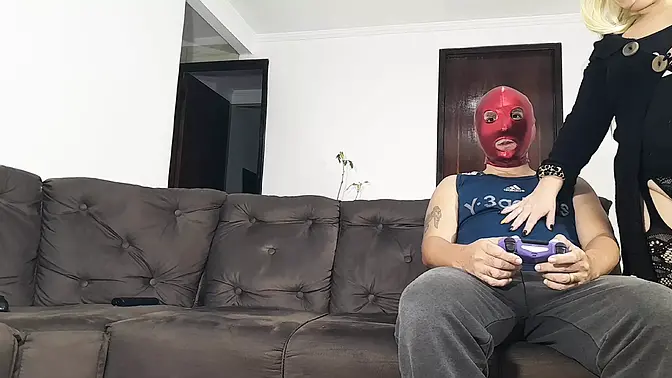 Blondie cums hard after getting her ass fucked