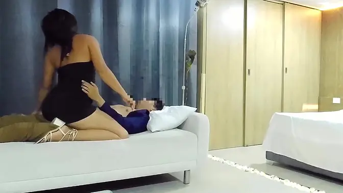 Brunette beauty with big ass gets fucked on the couch