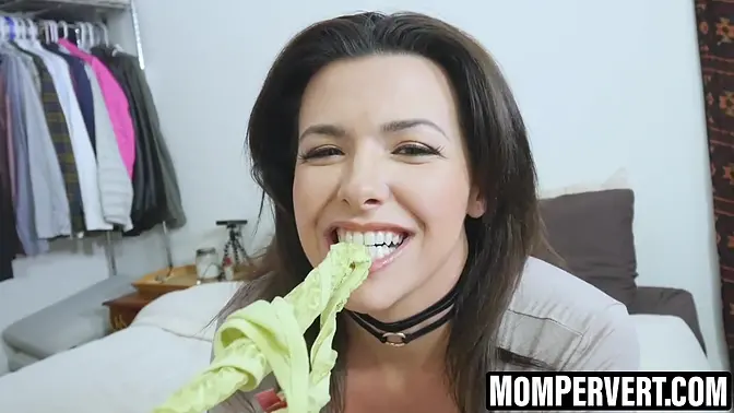 Brunette MILF Danica Dillon deep throats her boyfriend