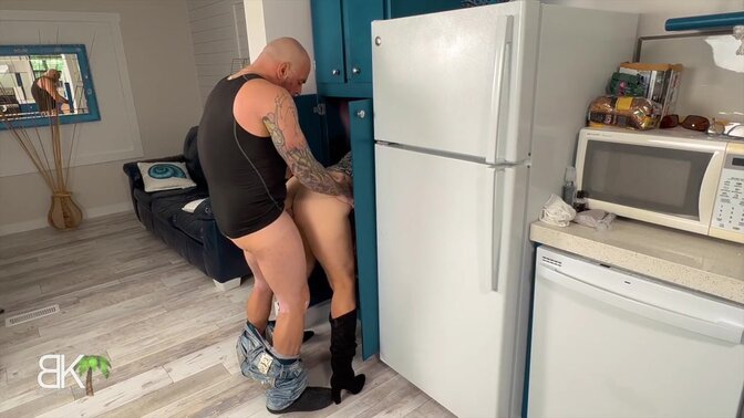 Busty Cougar Mom Gets Creampied in Thanksgiving Cabine