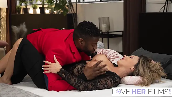 Busty mature babe gets nipple sucked and worshipped