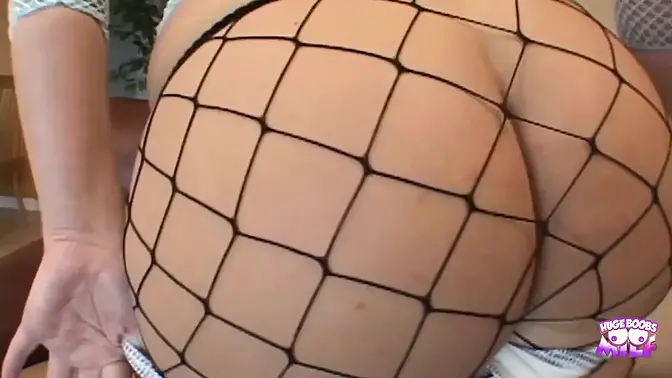 Busty PAWG MILF Velicity Von Moan loud in interracial blowbang