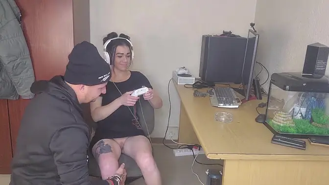 Cant pay rent so just fuck my gamer girl she qont mind