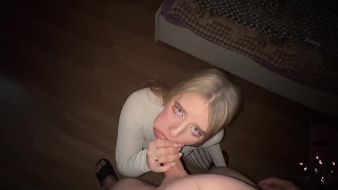 Capital guy bangs village chick's mouth hard