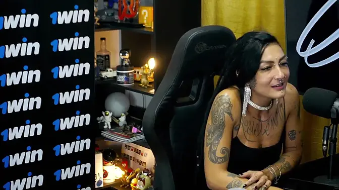 Caroleta Roots wants more of Ruan's cock on Podcast Pupum no Barraco