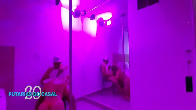 Casada tem um orgasmo com seu marido no motel