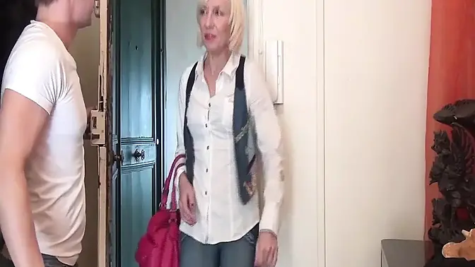 Charming blonde Charly Sparks eager to please in her steamy casting