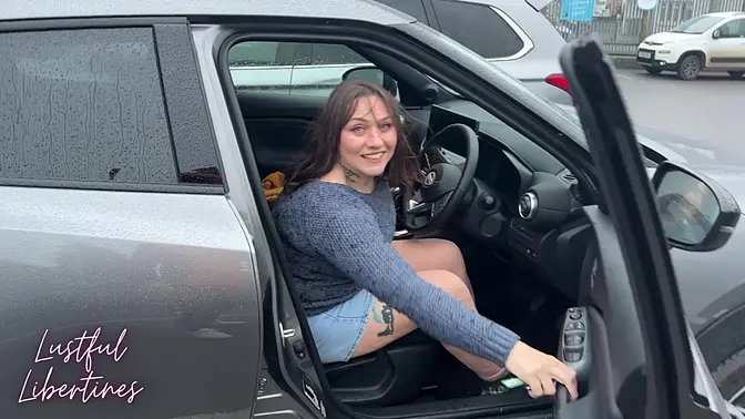 Cheating mature MILF takes big creampie from stranger while on call with her husband