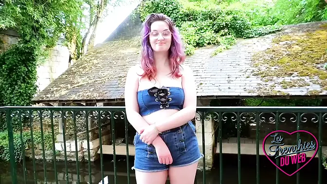 Chubby babe gets two big cocks in her pussy