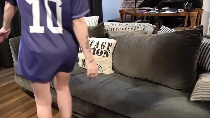 Chubby neighbor seduces 18-year-old beauty and gives her the best deep oral sex