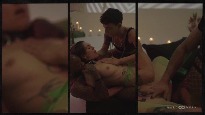 Classic Berlin girlfriend gets hand-sucked in a darkroom