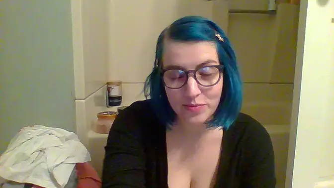 College babe uses strapon for intense pegging session