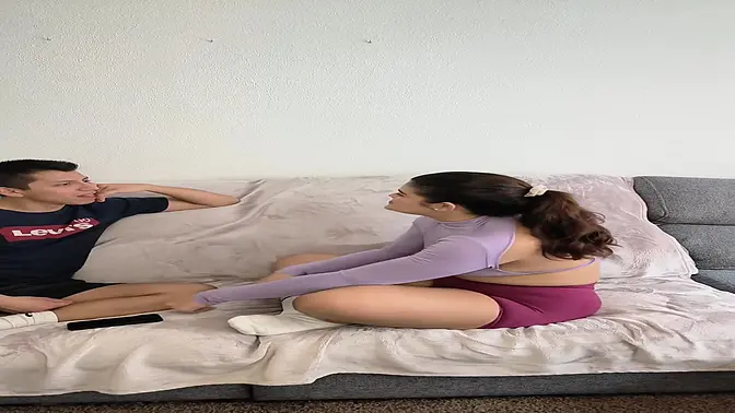 Colombian babe's big booty impresses her gym buddy