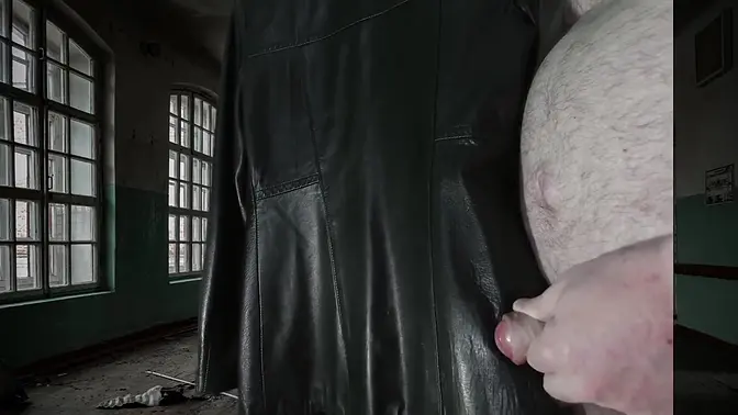 Colombian Bonnie Cums on Girlfriend's Soft Italian Leather Jacket