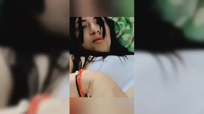 Colombian TikTok star rides cock in sensual nude dance