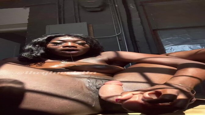 Compilation of Hot Ebony Twerking and Solo Playtime