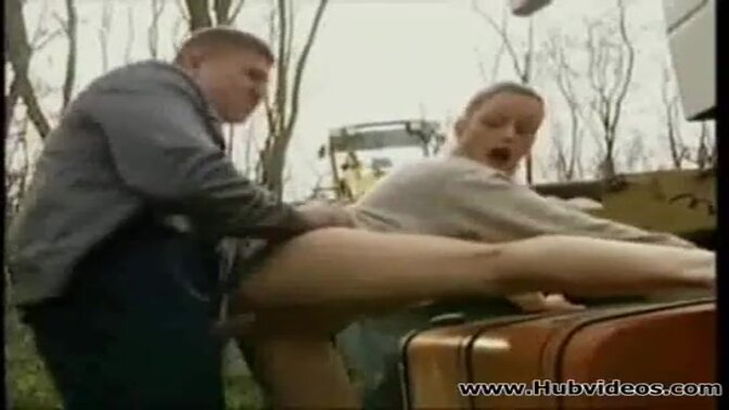 Cop gets a dirty XXX video with hot anal slut