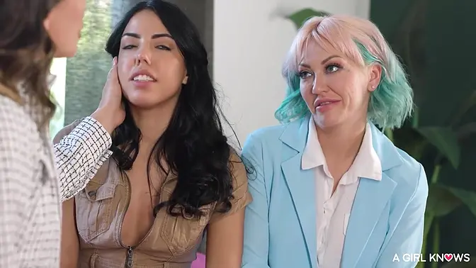 Couples counseling turns into a wild lesbian session