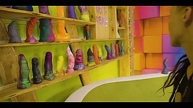 Covered in Ink, Stuffed by the Wall – Her Zfilmz Solo Adventure