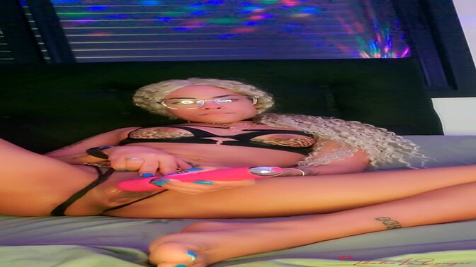 Cuban schoolgirl exposes her pink pussy while