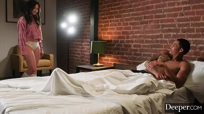 Curvy beauty Scarlett Alexis takes a deep spit-roasting in a debut threesome