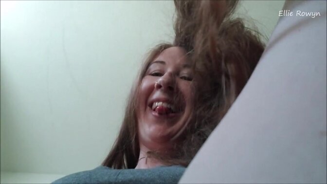 Curvy Ellie Rowyn's growing ass gets worshipped during workout routine