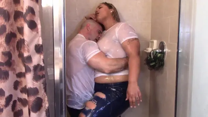 Curvy Latina gets her big booty played with in the shower