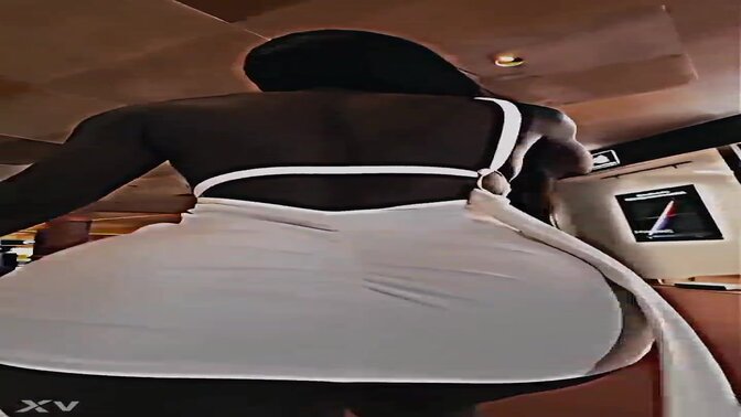 Curvy mom shows off her big ass in public