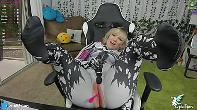 Cute teen Gwen Stacy gets deep anal with a dildo