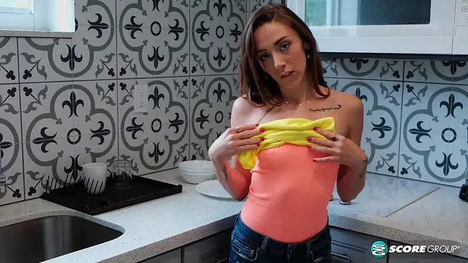 Dani Blu gets fingered and cums in 4K