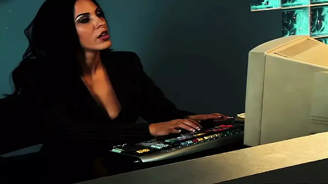 Dark-haired beauty takes on double penetration