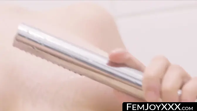 Deepika's Close-up Tease: Shaved Beauty Masturbates