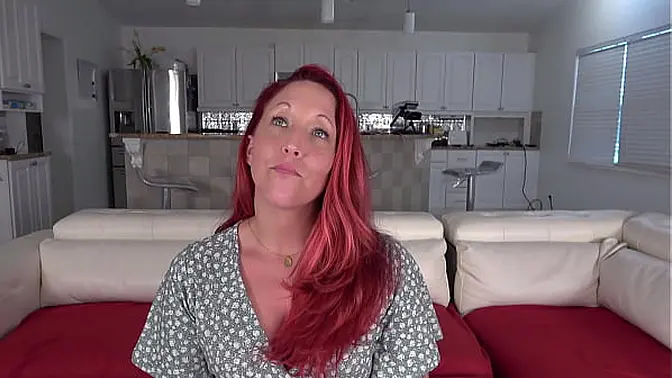 Desperate housewives Scarlet and Shiloh get their big pussies smashed hard