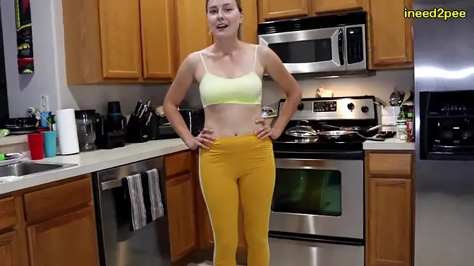 Desperate Omorashi hotties wetting themselves in real time