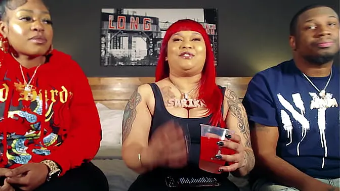 Ebony homebody shows off her huge, fat ass