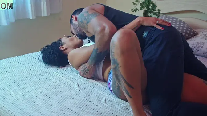 Ebony neighbor gives morning blowjob to boss