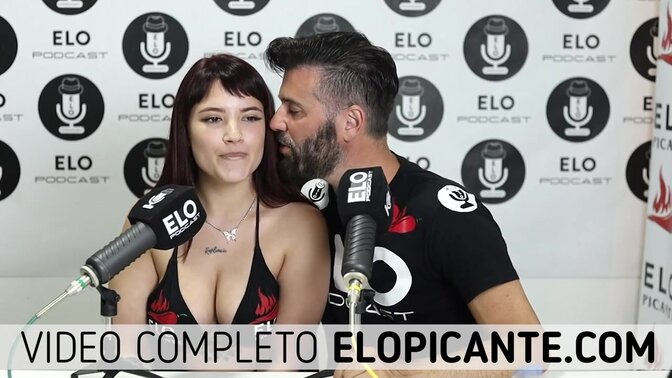 ELO PODCAST LE PEGA CON LA PALETA A JOHA BETTINA