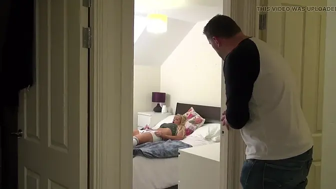 English Amateur Wife Sexed by Two Guys in Homemade Video