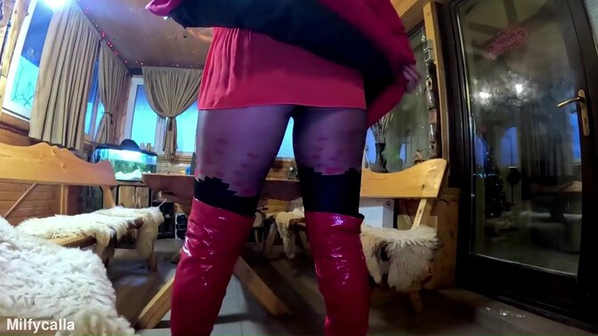 European milf gives a sloppy cigar blowjob in ripped pantyhose