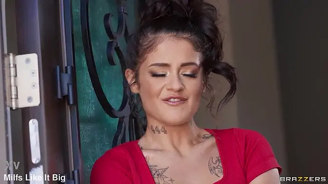 Ex-Con's Tattooed Penetration with Petite Black-haired Babe