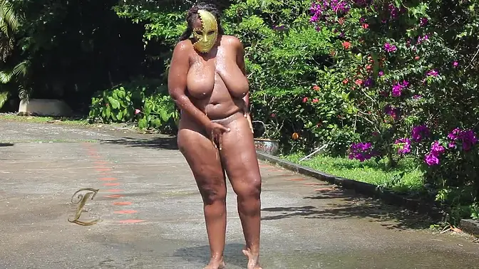 Exhibitionist Amateur Wife Gets Creampied in Public Parking Lot