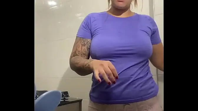 Exhibitionist babe wants her ass fucked today