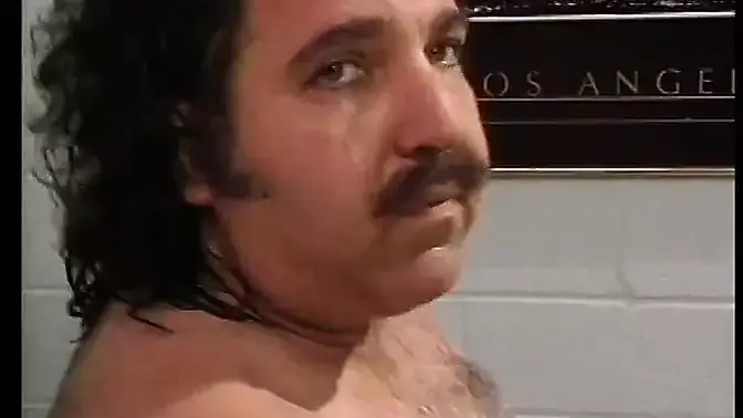 Experienced hunk nails busty ebony's wet pussy in bed