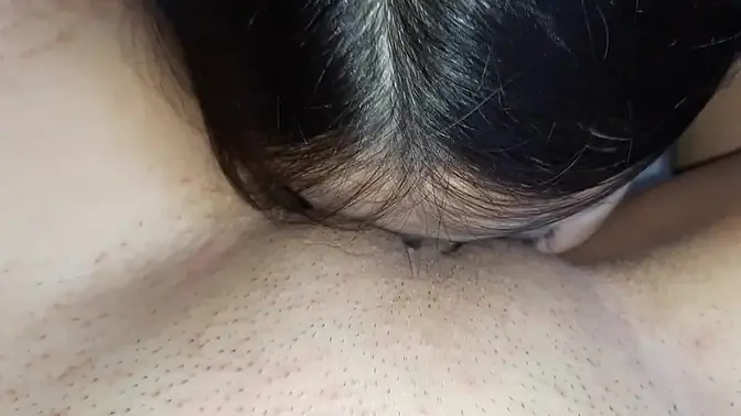 Extreme Kink: Woman's pussy stuffed with man's nose