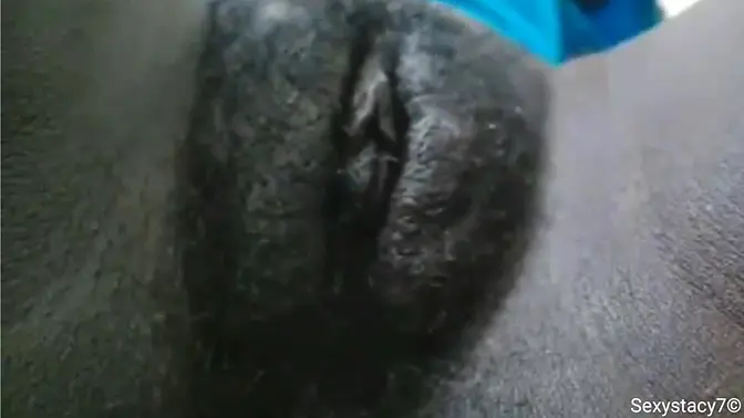 Fat Latina solo action with juicy, meaty pussy