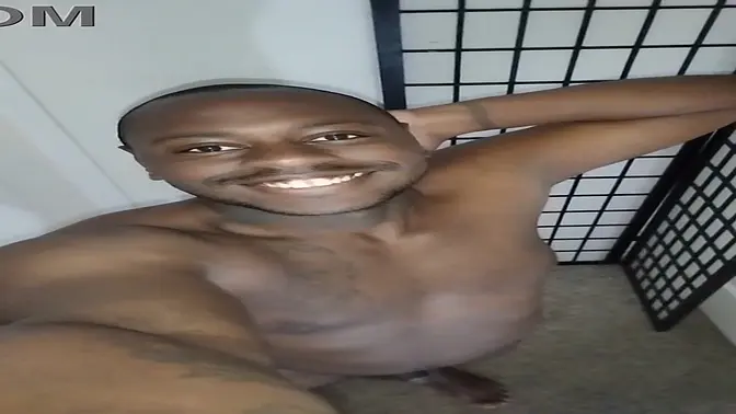 Flasher strips off coat to reveal clean body