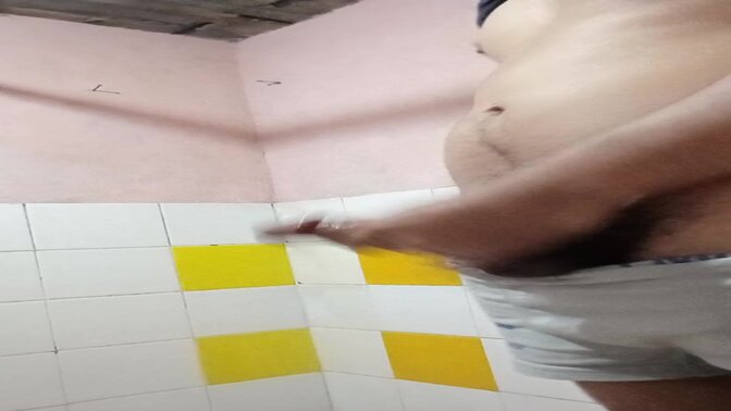 French babe enjoys a sticky solo session