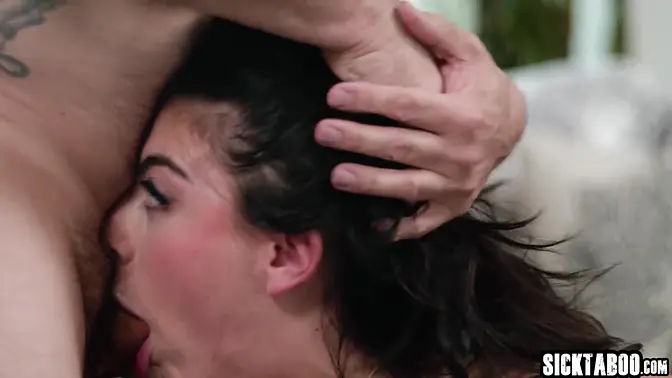 Gal Ritchie catches kinky dude in hardcore face-fucking session