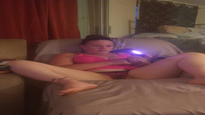 Gamer girl flaunts her assets while winning in Fortnite