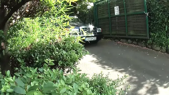 German beauty Jasmine La Rouge gives the best epic blowjob